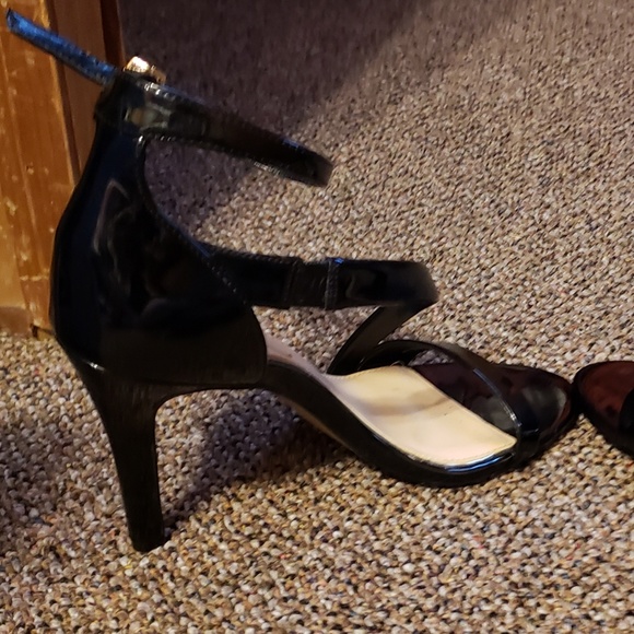 Sandals - Picture 2 of 3